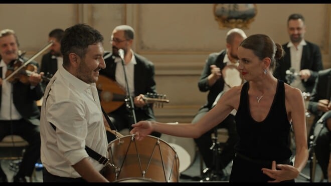 Soyut Disavurumcu Bir Dostlugun Anatomisi Veyahut Yan Yana