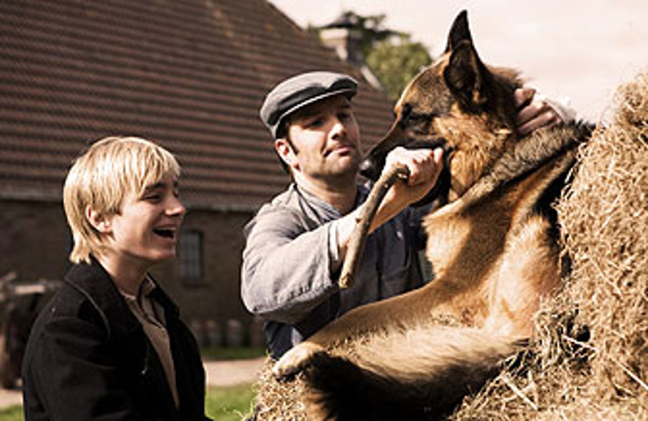 Snuf de Hond in Oorlogstijd -Trailer, reviews & meer - Pathé