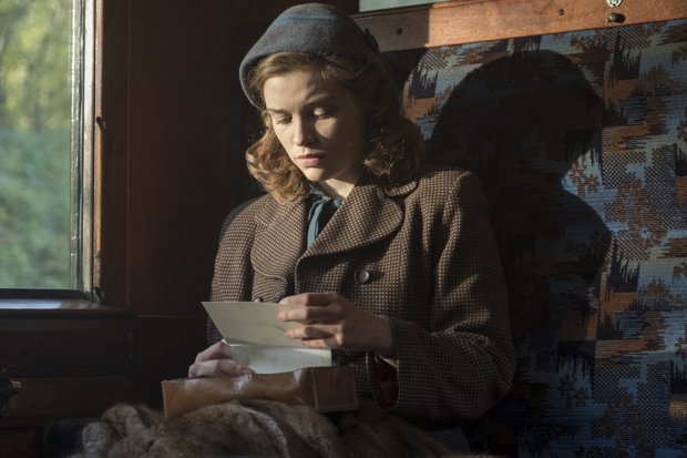 Red Joan - watch online Thuis